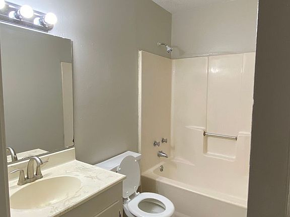 3rd image of 135 Georgianna St #15