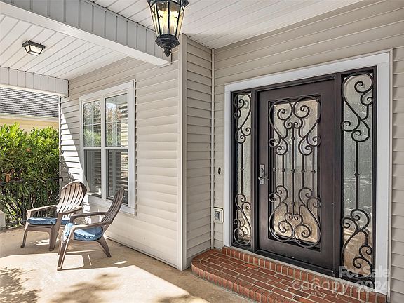 4th image of 1366 Heathbrook Cir