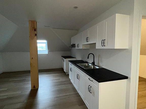 3rd image of 3203 Peter St #2