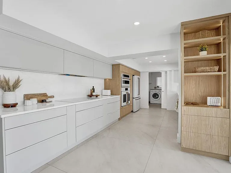 5581 NE 31st Ave — Photo 8