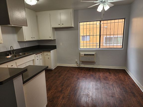 3rd image of 855 N Marengo Ave #8551