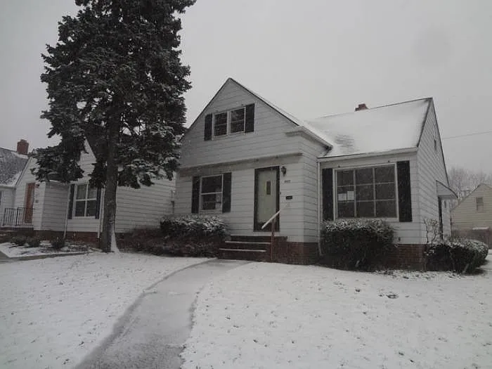 19002 Maple Heights Blvd photo 1