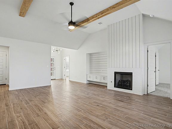 5th image of 2816 E Rockford Pl