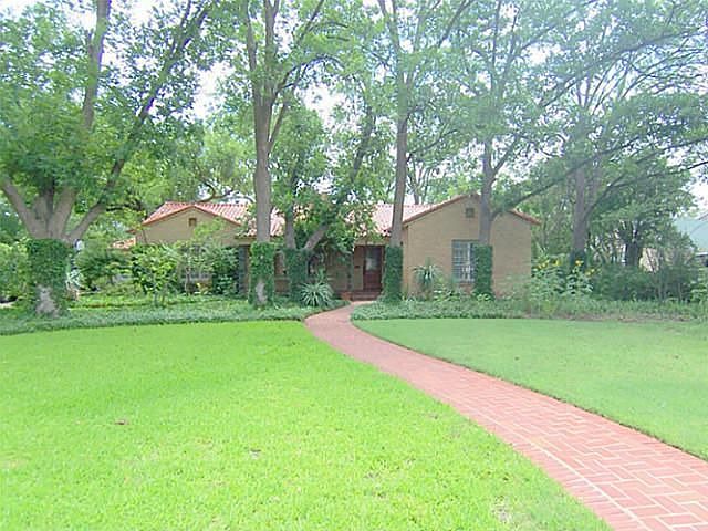 1st image of 1381 Elmwood Dr