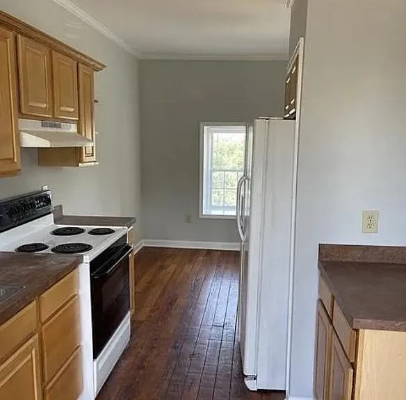 110 E Main St — Photo 5