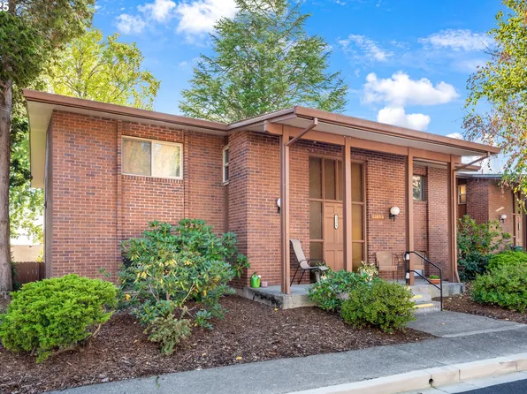 11490 SW Crown Dr Unit 4, King City, OR 97224
