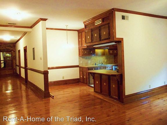 3rd image of 602 S Elm St APT 6