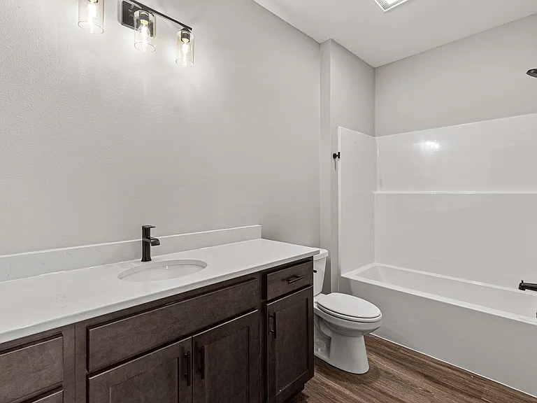 Spring Rose Cir — Photo 22