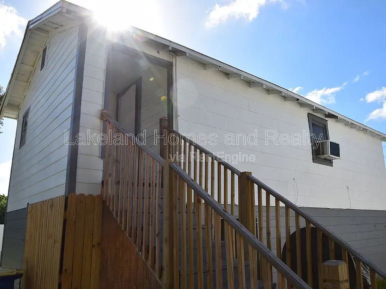 1060 E Wabash St #2 — Photo 3