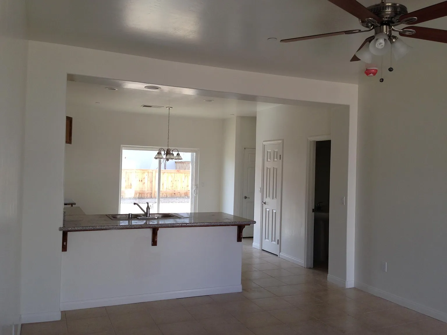 3 bed, 2.5 bath, 1400 sqft, $1,775 — Photo 4