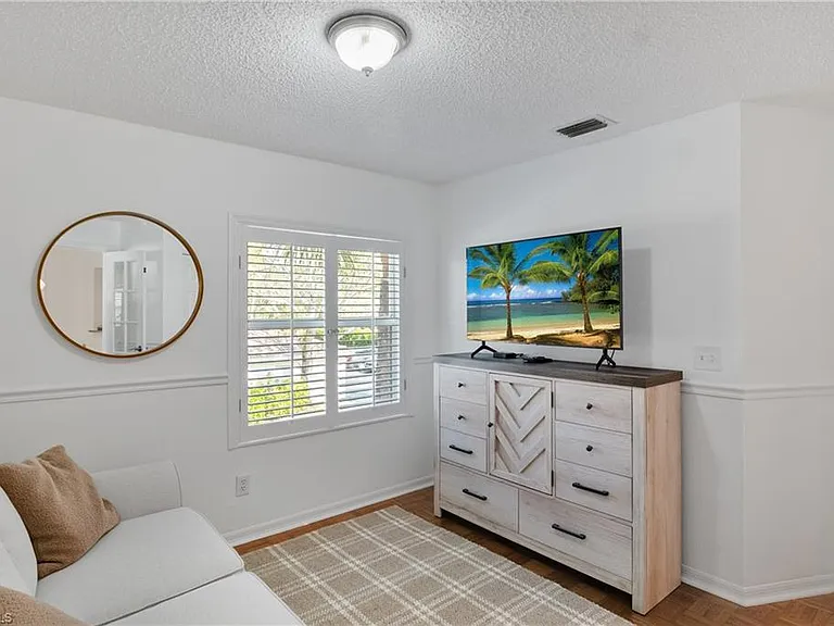 1044 Woodshire Ln #B212 — Photo 9