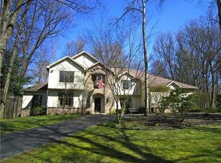 10 Lake Lacoma Dr, Pittsford, NY 14534