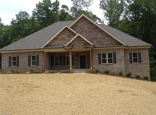 5569 Briar Hollow Ln, Belews Creek, NC 27009