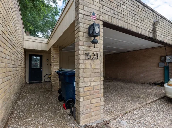 1523 Wolf Run, College Station, TX 77840