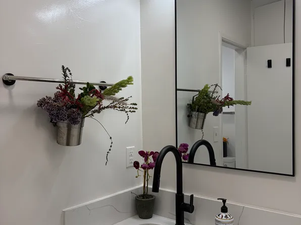 11831 Mayfield Ave #5, Los Angeles, CA 90049