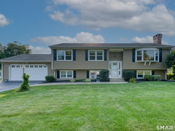 16 Brockett Farm Road, North Haven, CT 06473