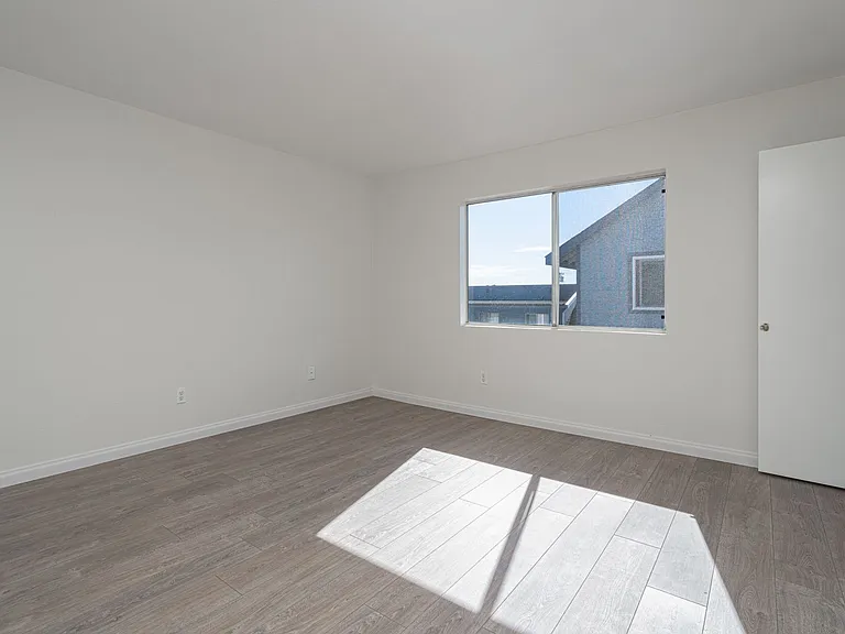 789 W 18th St #1A — Photo 25