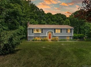 15 Laura Ln, Oxford, CT 06478