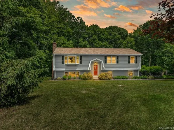15 Laura Lane, Oxford, CT 06478