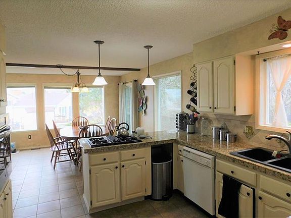 5th image of 345 W Shiloh Dr