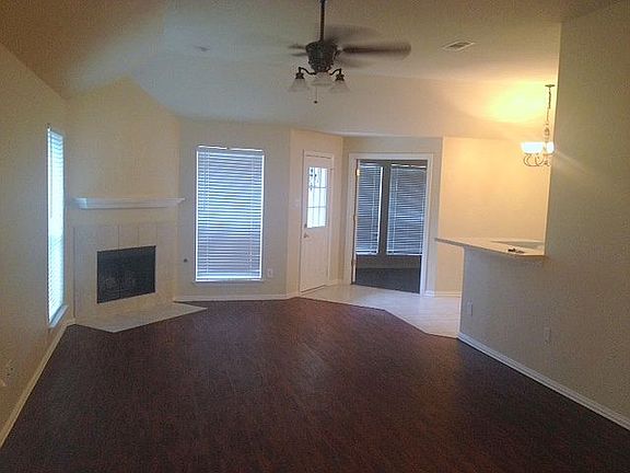 2nd image of 727 Primrose Ln