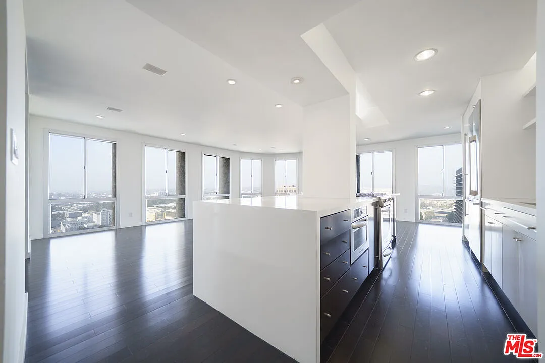 2 bed, 2.0 bath, 1234 sqft, $4,000 — Photo 4
