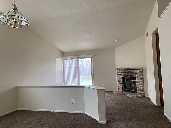 4th image of 1437 New England Dr