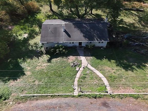 5th image of 110 E Old State Rd