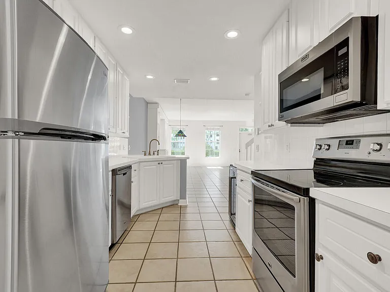 133 Wentworth Ct — Photo 11