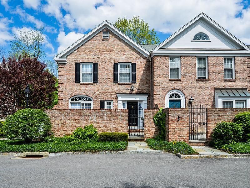 Stunning Townhouse!