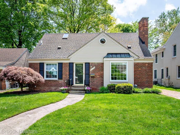 10735 Nadine Ave, Huntington Woods, MI 48070