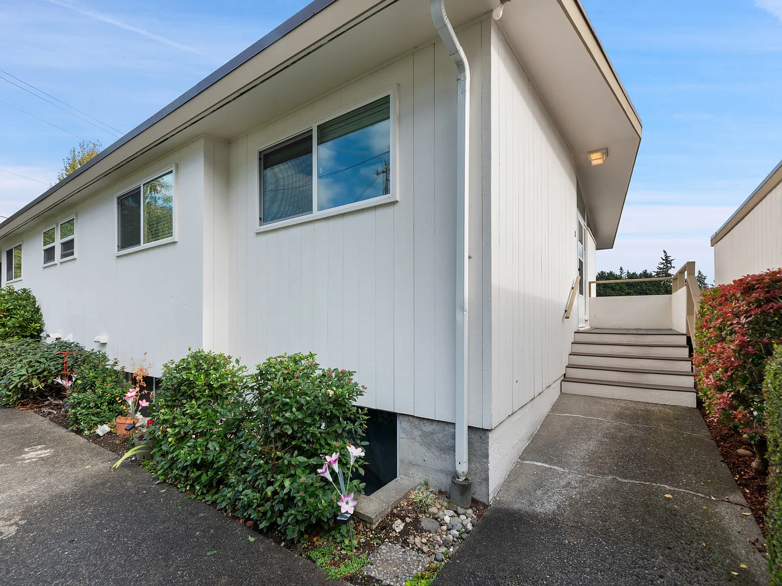 2 bed, 750 sqft, $1,800 — Photo 2