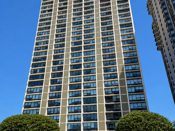 5733 N Sheridan Rd APT 6C, Chicago, IL 60660