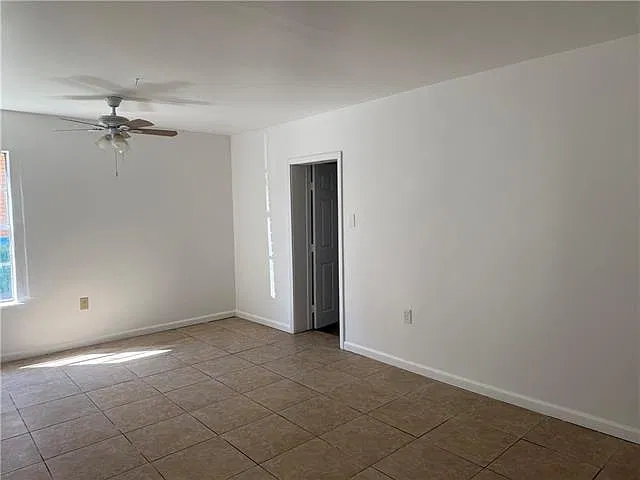 3 bed, 2.5 bath, 3560 sqft, $1,800 — Photo 3