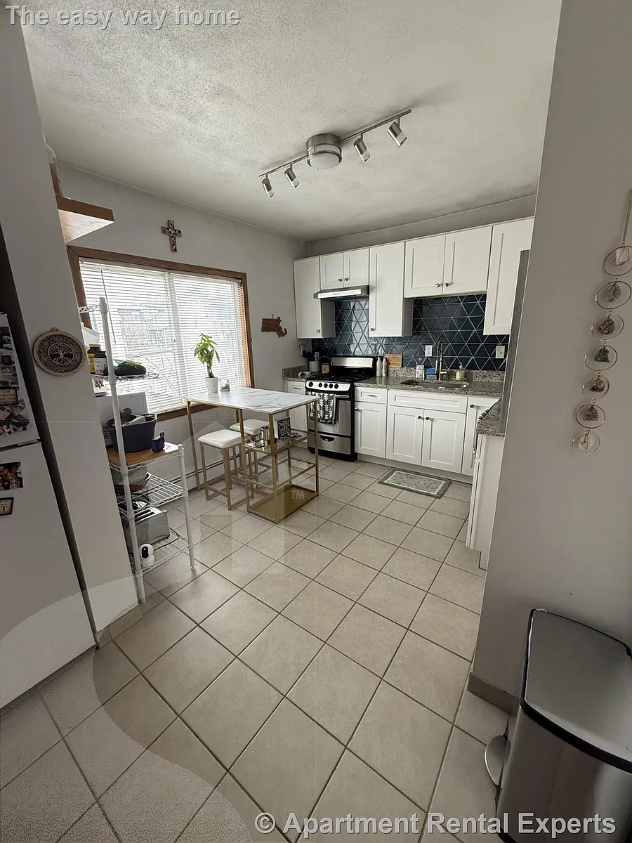 Building Photo - 569 Somerville Ave #2