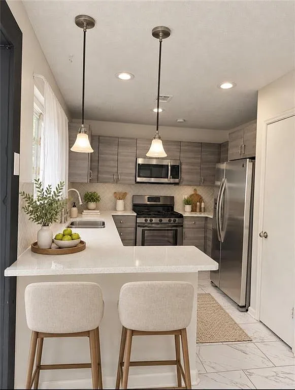 3 bed, 2.0 bath, 1500 sqft, $2,300 — Photo 2