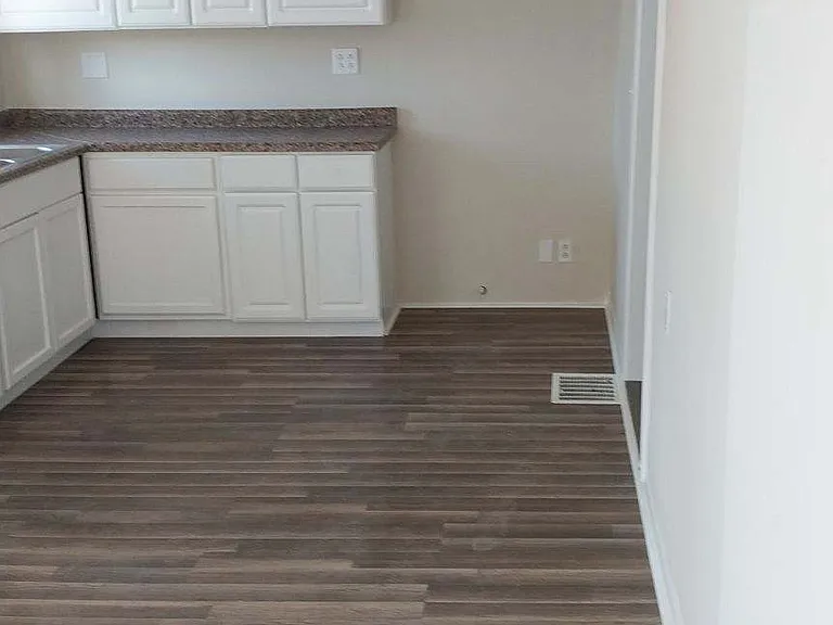 1430 Hiatt St — Photo 9