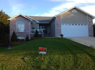 211 W Lakeshore Dr, De Soto, MO 63020