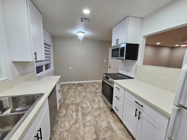 66 Redondo Ave, Sacramento, CA 95815