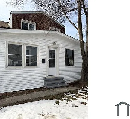 21073 Helle Ave — Photo 9