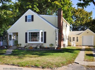 40 Hamilton Rd, Cranston, RI 02910