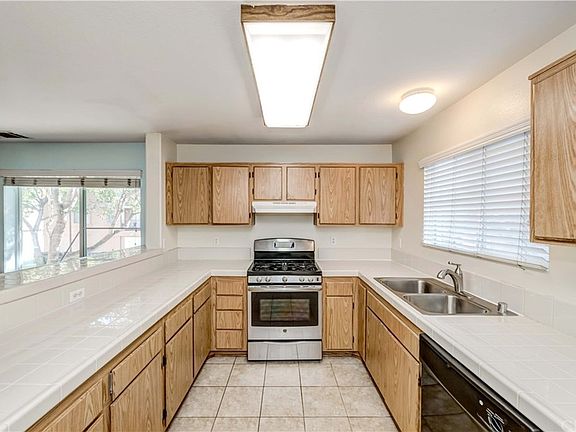 3rd image of 1061 Harbor Heights Dr Unit B
