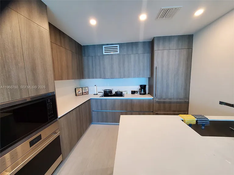 17550 Collins Ave #1403 — Photo 28