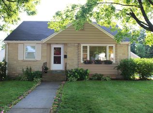 218 3rd St, Sheboygan Fls, WI 53085