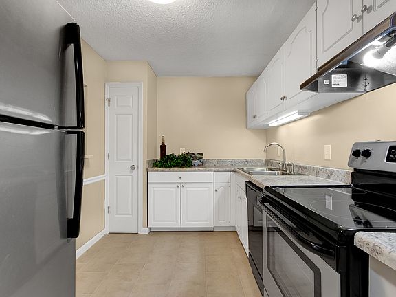 4th image of 942 Guelbreth Ln APT 308