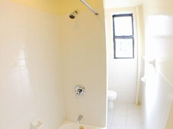 4th image of 2114 Caton Ave #2R
