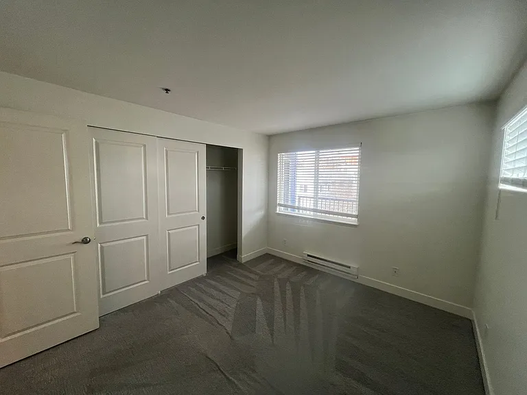 Cameron Apartments — Photo 30