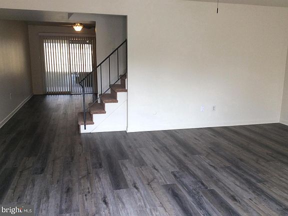 3rd image of 7 Rittenhouse Ct