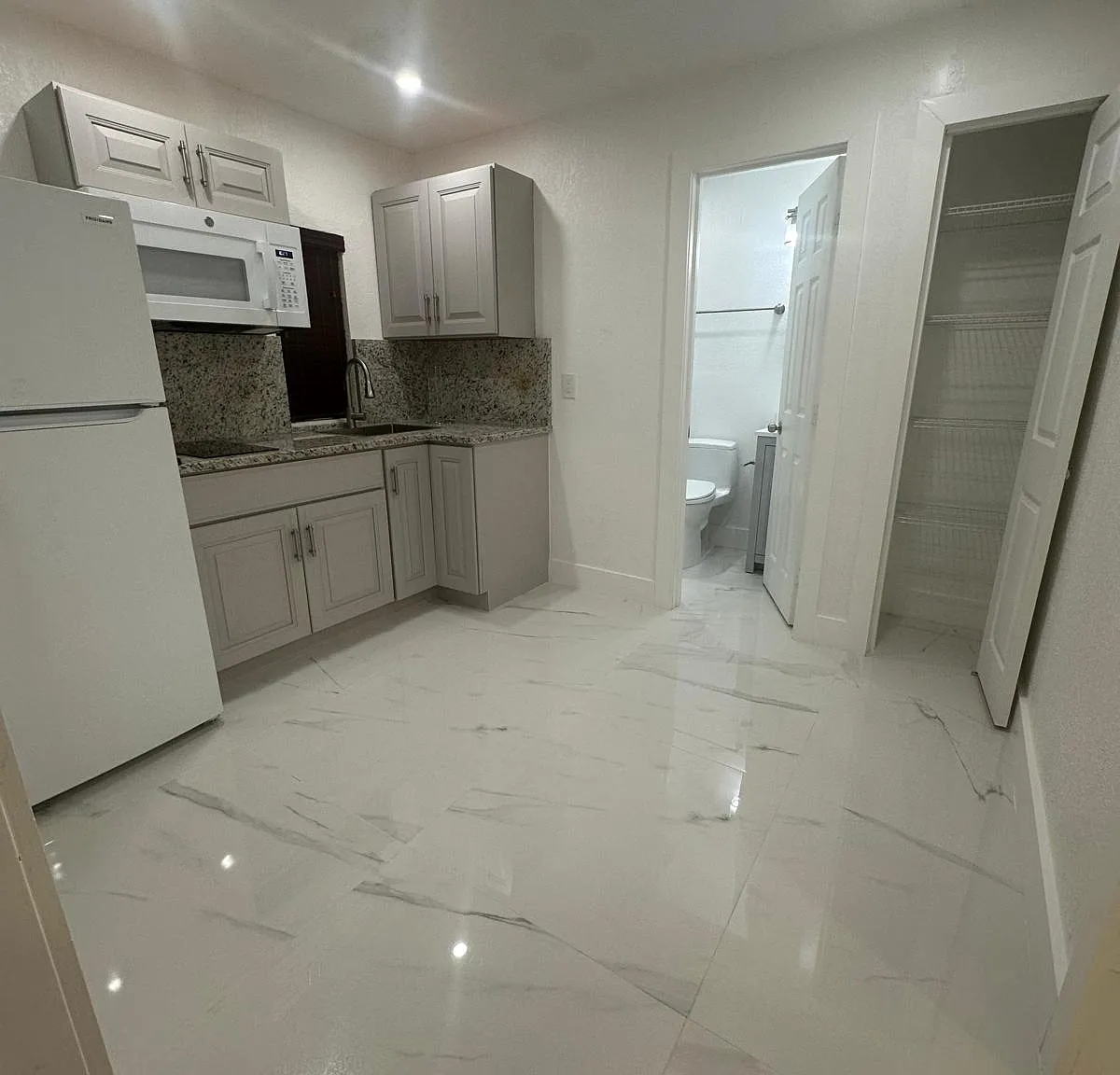 Studio, $1,400 — Photo 2