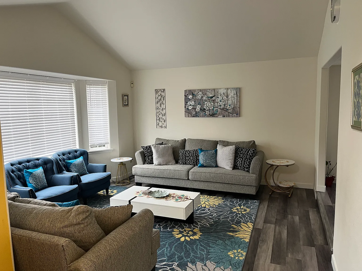 4 bed, 2.5 bath, 2473 sqft, $3,595 — Photo 3